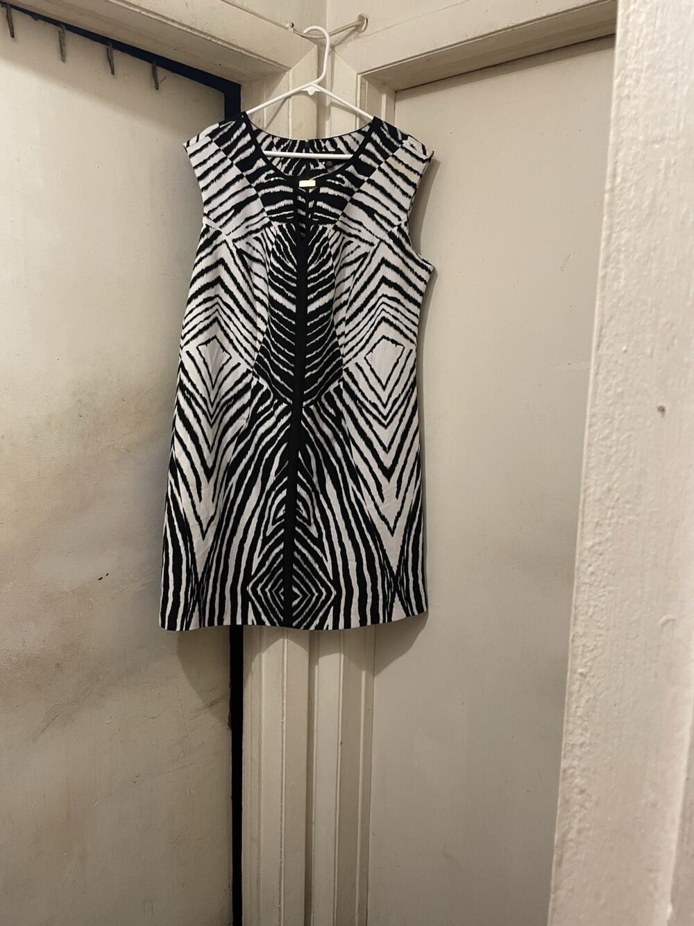 Bold Zebra Print Sleeveless Sheath Dress Black & White Geometric Midi Dress Size